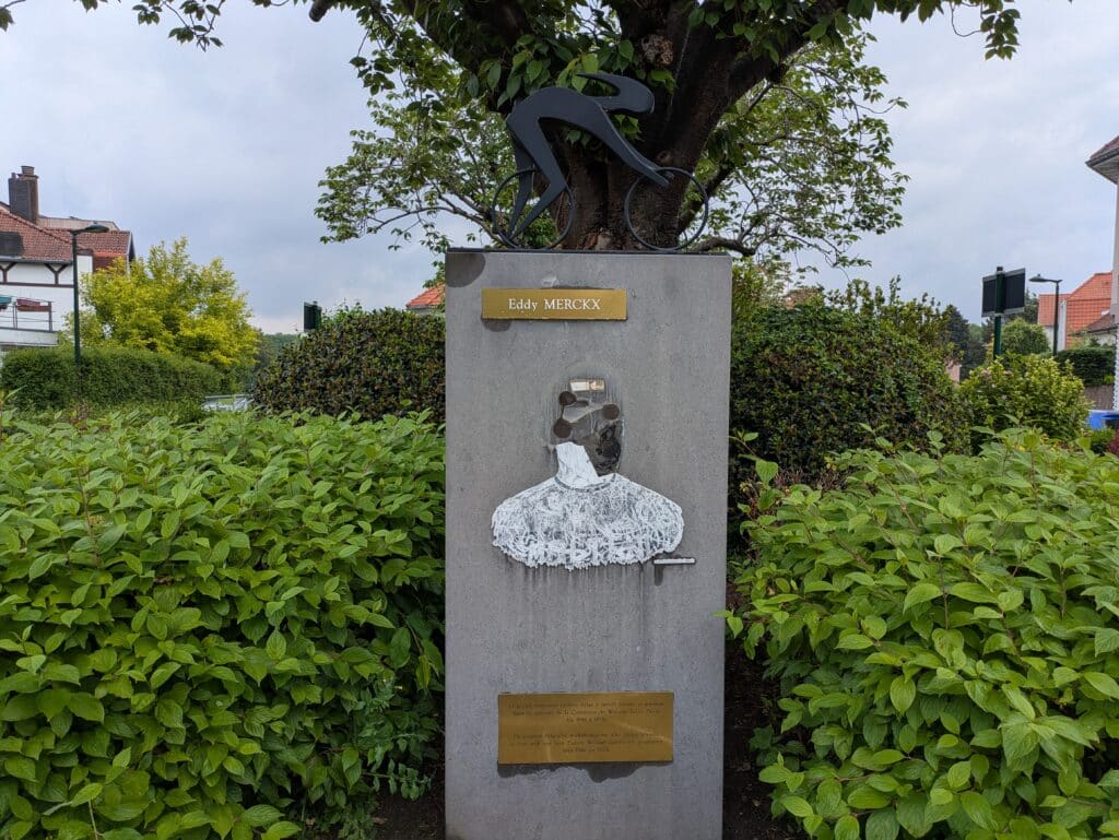 Woluwe-Saint-Pierre :&nbsp;la st&egrave;le d'Eddy Merckx vandalis&eacute;e