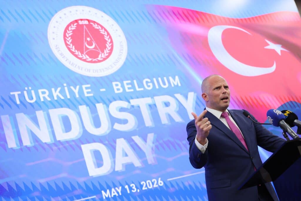 En visite &agrave; Ankara, Theo Francken vante le mod&egrave;le turc de d&eacute;fense