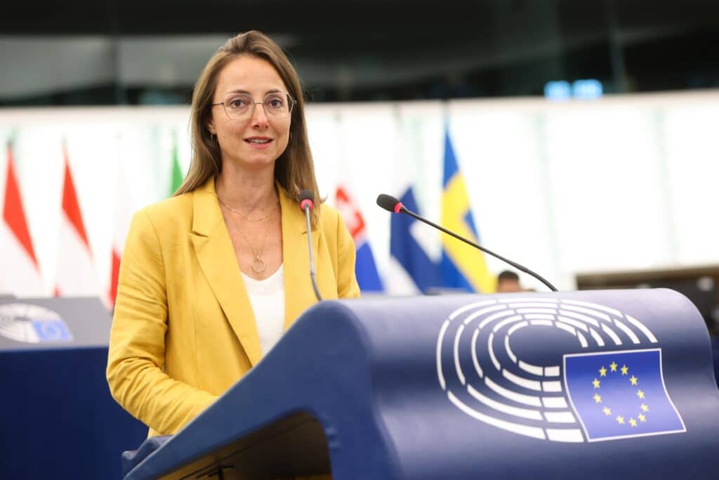 Saskia Bricmont exporte maintenant son proc&egrave;s de la police belge jusqu'au Parlement europ&eacute;en