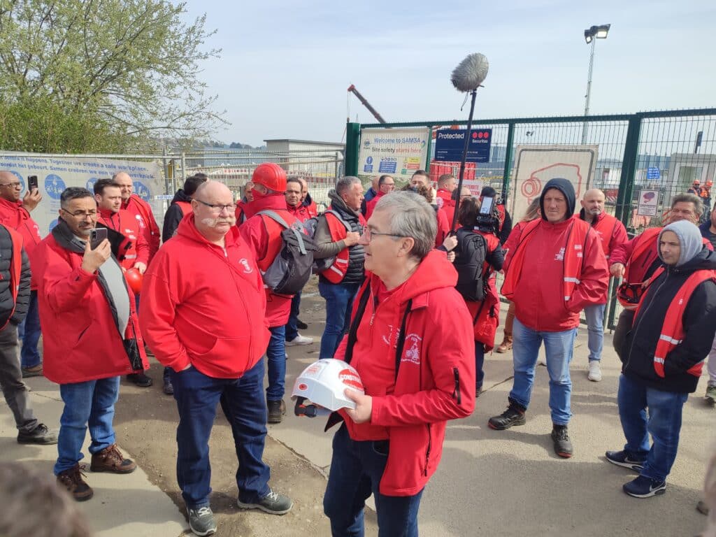 Code Rouge manifeste &agrave; Farciennes contre le data center de Google et le &laquo; technofascisme &raquo;