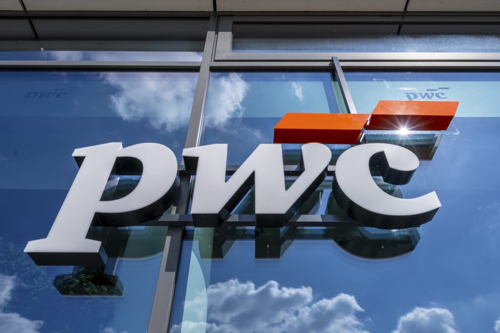 Affaire Evergrande : les associ&eacute;s  de PwC priv&eacute;s d'une partie de leurs r&eacute;mun&eacute;rations