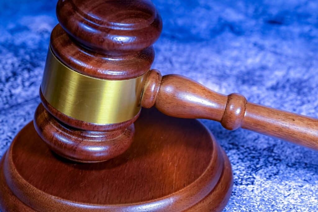 &laquo; Les juges jugent, mais qui juge les juges ? &raquo; Une vieille question relanc&eacute;e par l'affaire Lyhanna