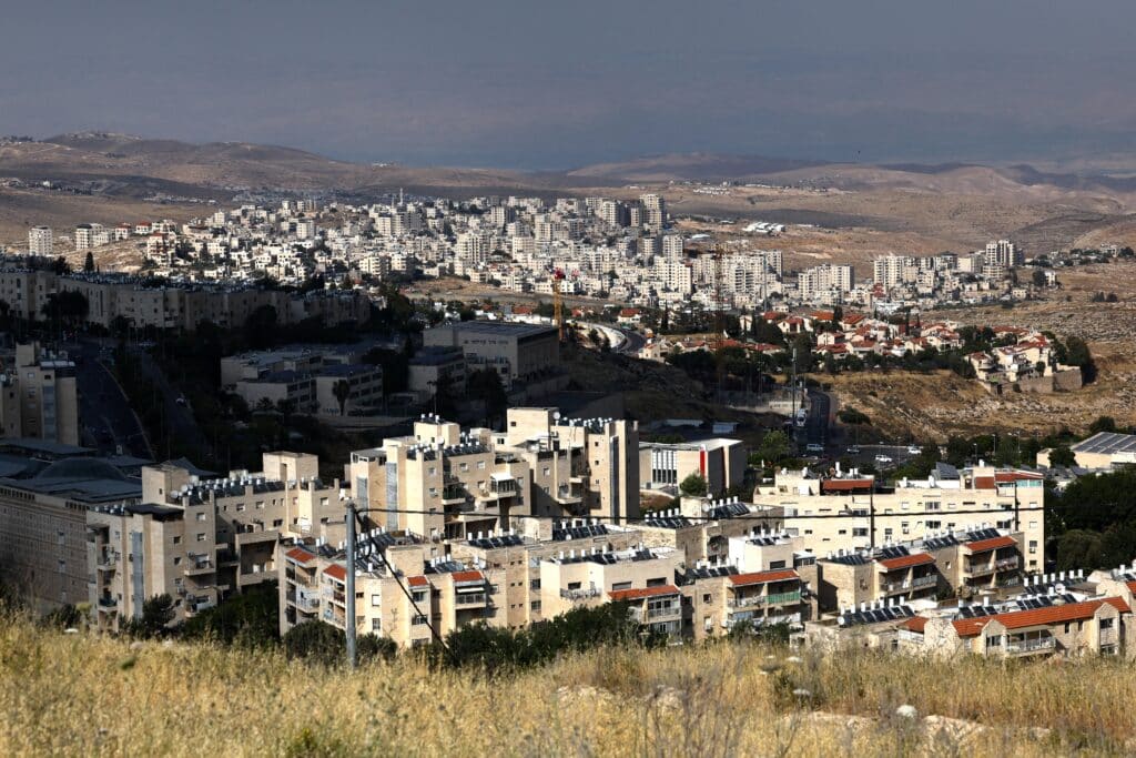 17.600 Palestiniens travaillent encore dans les implantations isra&eacute;liennes