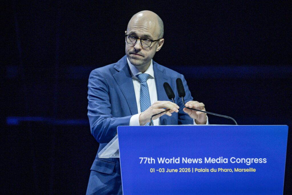 Le patron du NYT accuse l&rsquo;IA de &laquo; piller &raquo; la presse : &laquo; Nous allons vers un monde avec moins de journalistes &raquo;