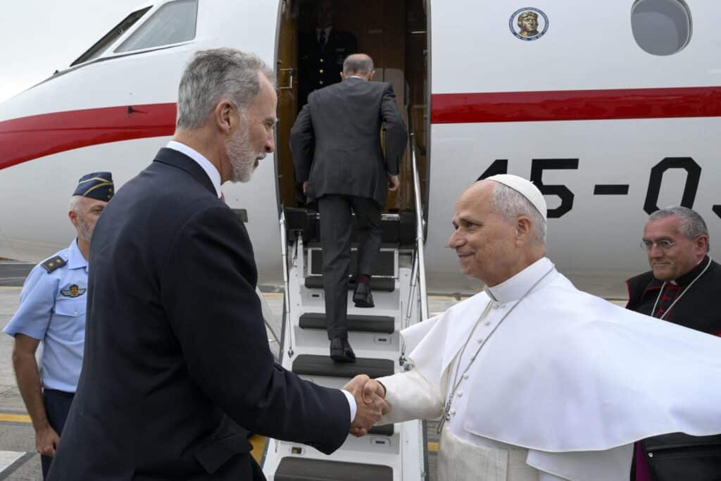 L'avion du pape en panne : Iberia humili&eacute;e sous les yeux du monde, Felipe sauve la situation