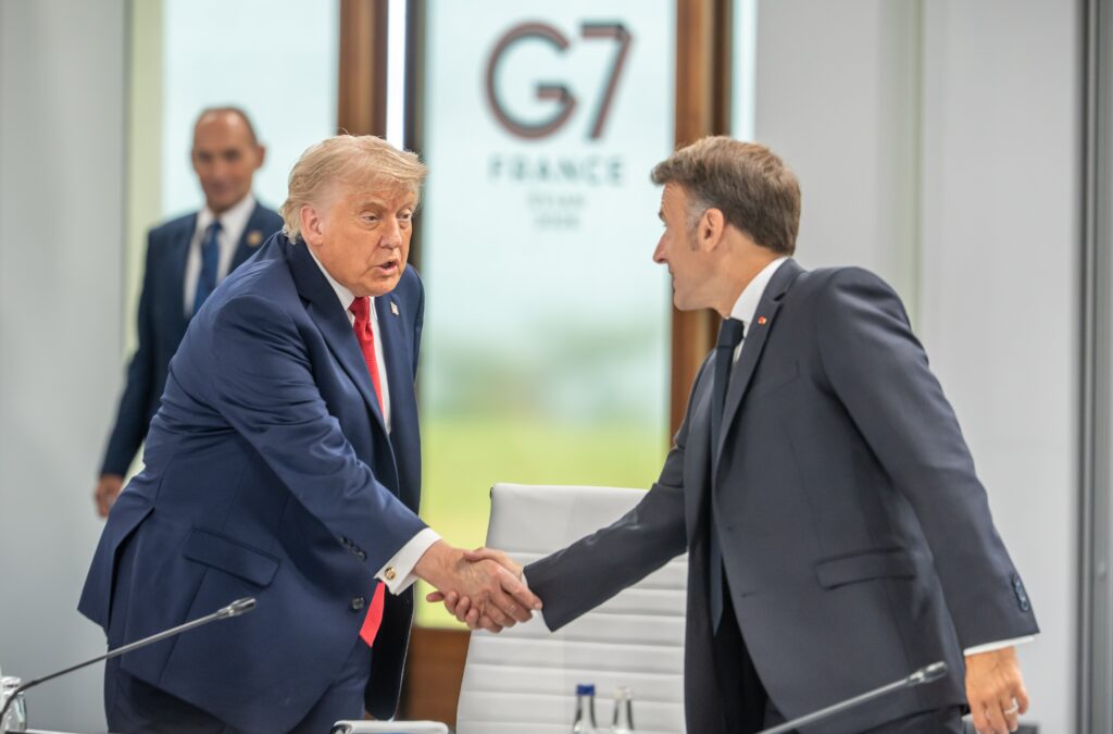 Versailles, la derni&egrave;re carte de Macron pour garder Trump dans le jeu occidental
