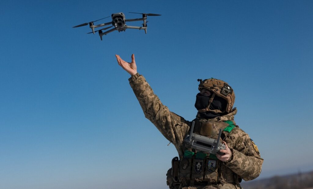 Drones, robots, IA : la nouvelle strat&eacute;gie de Kiev pour contrer la Russie