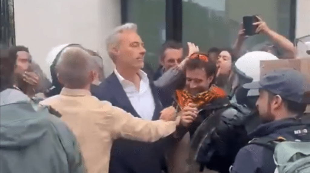 Le Pr&eacute;sident des Engag&eacute;s bouscul&eacute; et trait&eacute; de "facho". La violence s'invite dans les manifestations