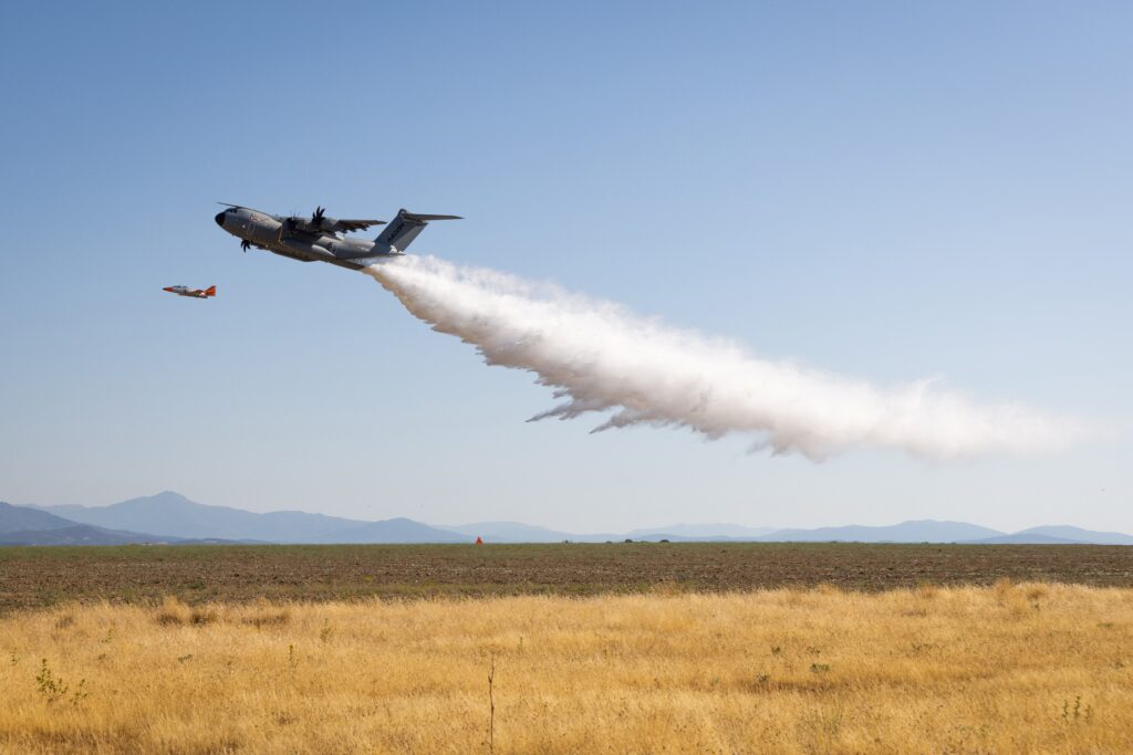 Feux de for&ecirc;t : Airbus adapte l&rsquo;A400M pour larguer 20.000 litres en quelques secondes