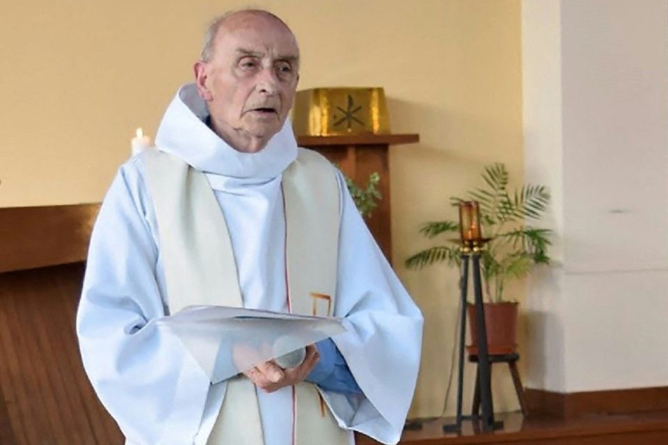 Assassin&eacute; dans son &eacute;glise, le p&egrave;re Jacques Hamel re&ccedil;oit un hommage national dix ans plus tard
