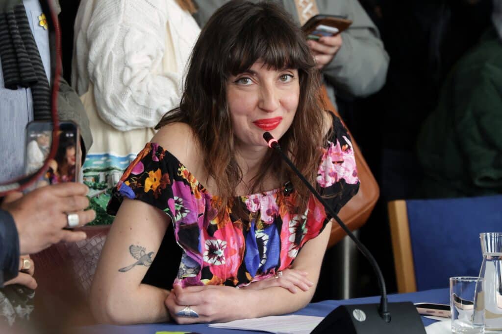 &laquo; Oui, je l'excuse &raquo; : Elsa Marcel ne voit &laquo; rien de grave &raquo; dans les agissements d'Hamza