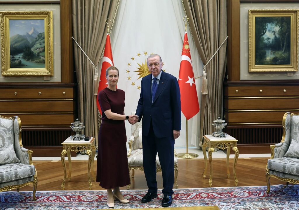 Kaja Kallas encense Erdoğan, les &laquo; valeurs europ&eacute;ennes &raquo; passent au second plan