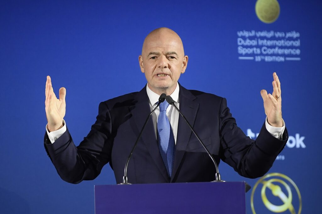 Europa voert druk op FIFA op na Balogun-rel: onderzoek naar Infantino gevraagd