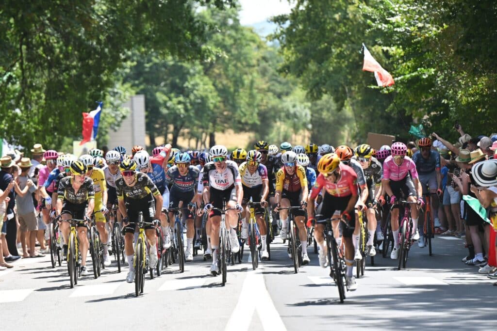 Tour de France sous la canicule : combien de litres d'eau boivent les coureurs ?