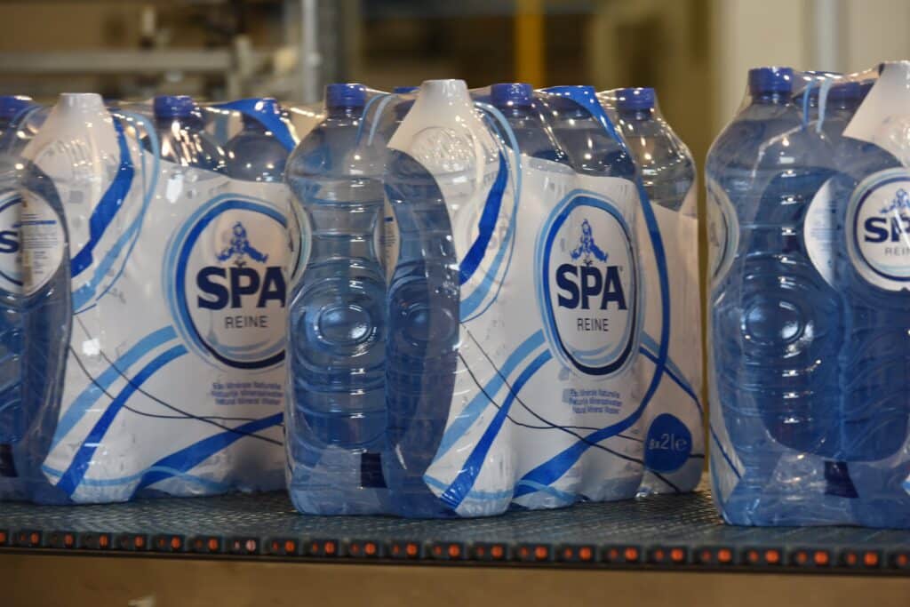 Pendant que l'Europe vacille, Bruxelles s'attaque&hellip; aux packs de bouteilles