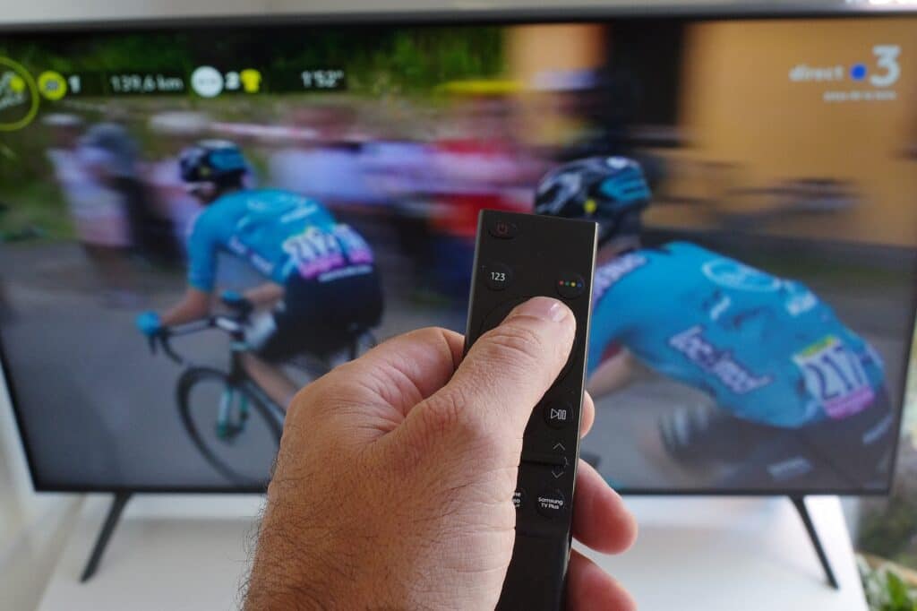 Tour de France : pourquoi des millions de t&eacute;l&eacute;spectateurs regardent encore des heures de direct malgr&eacute; les longues &eacute;tapes