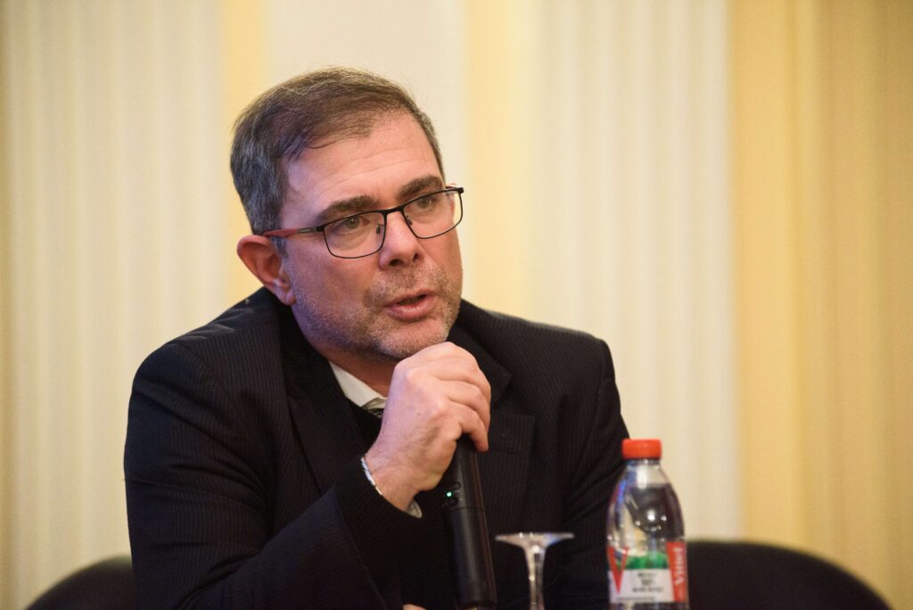 Pour Xavier-Laurent Salvador, l'universit&eacute; a cess&eacute; de chercher le vrai pour poursuivre le &laquo; Bien &raquo;
