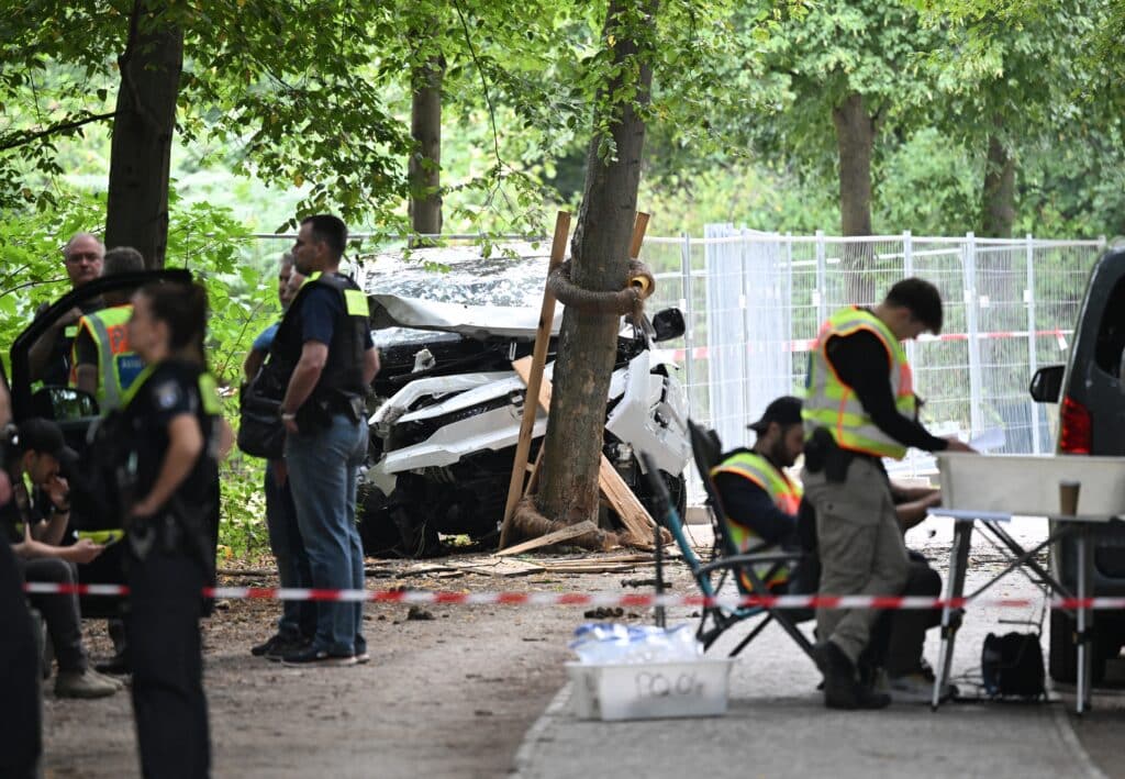 Berlin Pride : un mort et 16 bless&eacute;s apr&egrave;s une attaque &agrave; la voiture, un suspect li&eacute; au milieu islamiste recherch&eacute;
