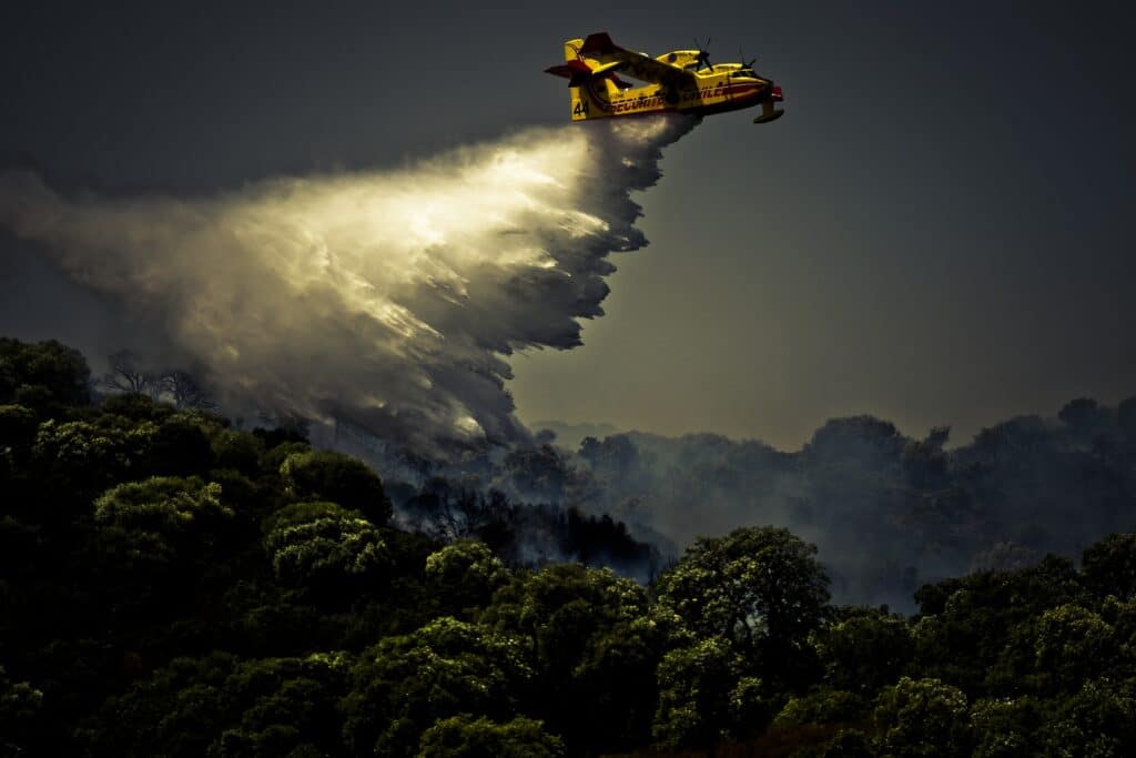 Feux de for&ecirc;t : la col&egrave;re monte en France contre le manque de Canadairs et les choix budg&eacute;taires de l&rsquo;&Eacute;tat (Edito)