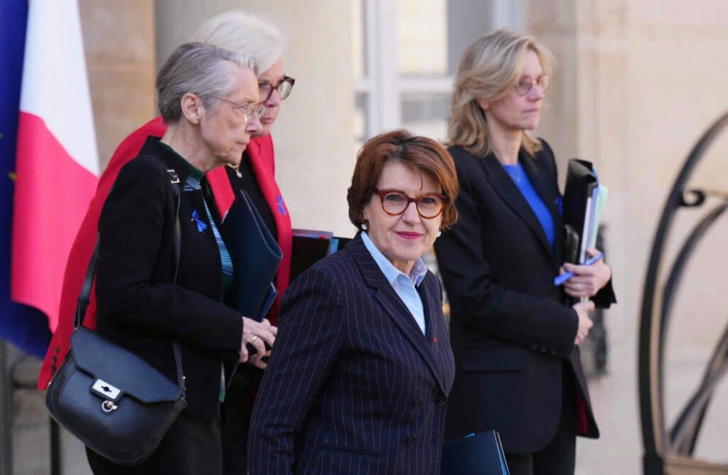 &laquo;Elles ont failli en venir aux mains&raquo;: la vive altercation entre &Eacute;lisabeth Borne et Annie Genevard qui secoue la macronie