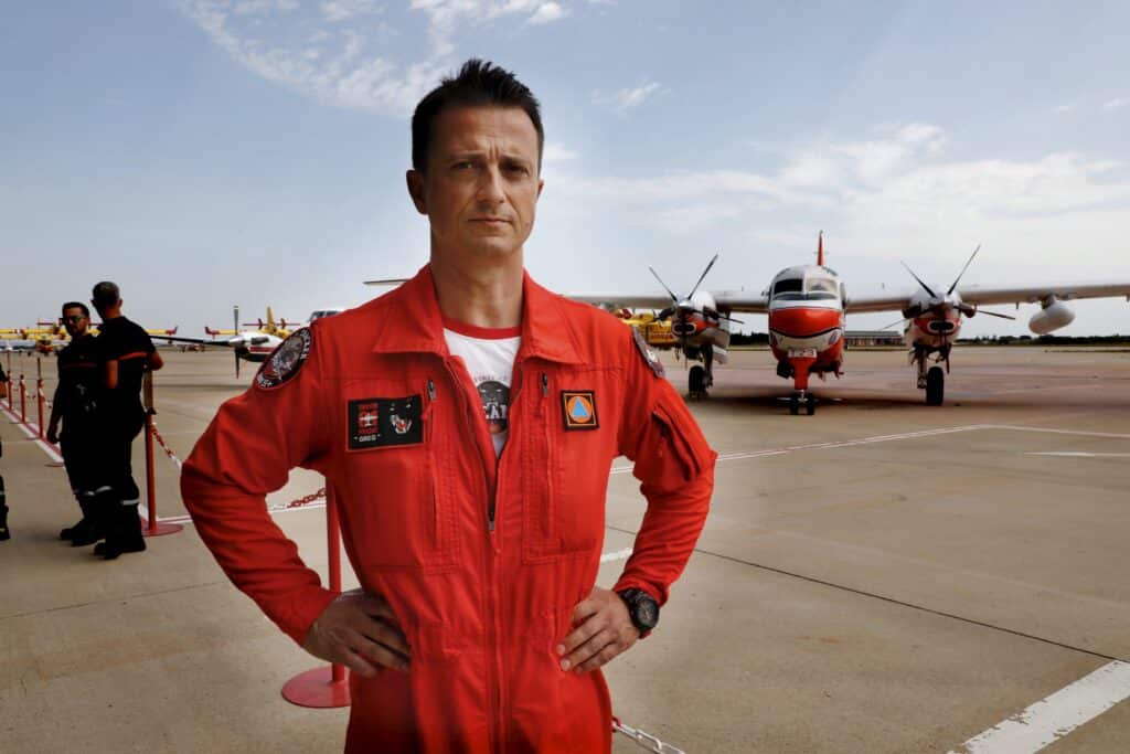 Un pompier : "On a mis 2 milliards pour nettoyer la Seine, alors qu&rsquo;avec 2 milliards d&rsquo;euros, on peut acheter 15 Canadair"