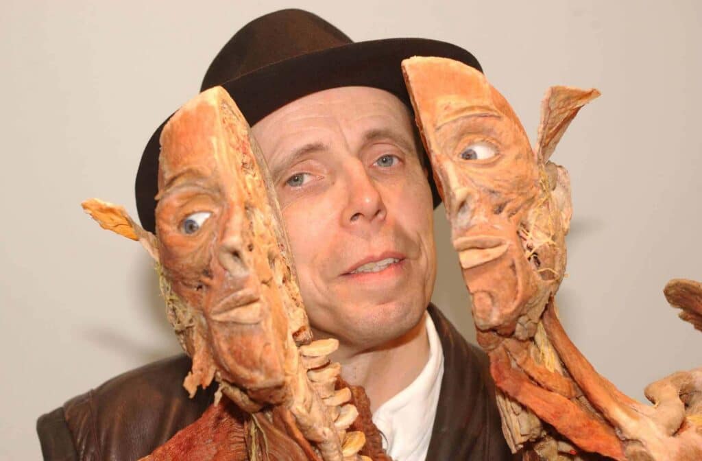 Gunther von Hagens sera plastin&eacute; : le consentement suffit-il