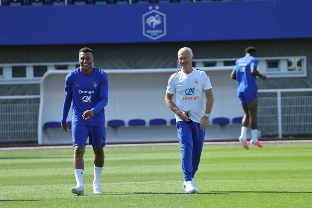 Kylian Mbapp&eacute; rend un vibrant hommage &agrave; Didier Deschamps avant son dernier match : &laquo;Les gens n'ont pas toujours su appr&eacute;cier ta grandeur&raquo;