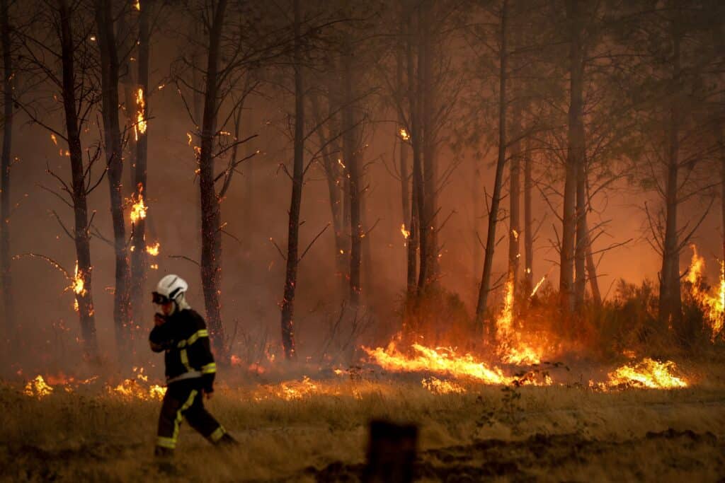 Feux de for&ecirc;t en Gironde : la fuite des vacanciers menace une &eacute;conomie qui vit du tourisme