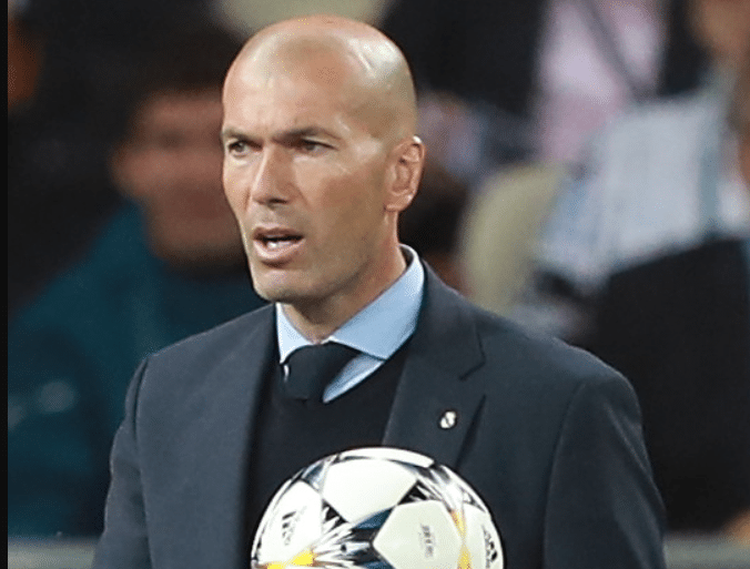 &Eacute;quipe de France : Zinedine Zidane succ&egrave;de officiellement &agrave; Didier Deschamps