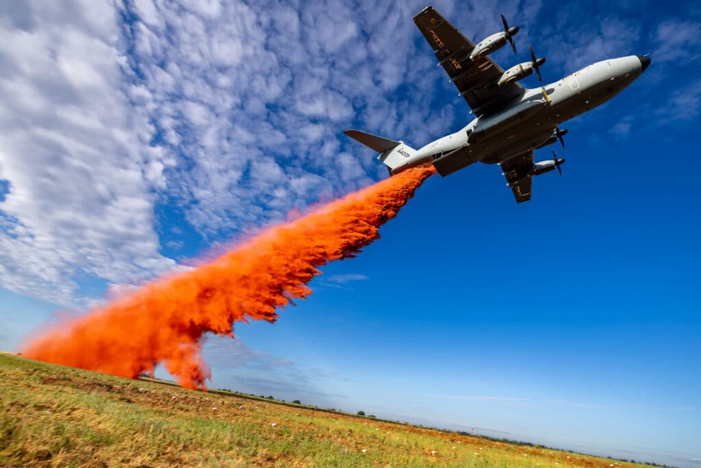 Feux de for&ecirc;t : Airbus adapte l&rsquo;A400M pour larguer 20.000 litres en quelques secondes