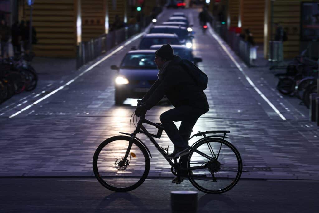 Tous &agrave; v&eacute;lo, mais &agrave; quel risque ? L&rsquo;angle mort de la &laquo; mobilit&eacute; douce &raquo;