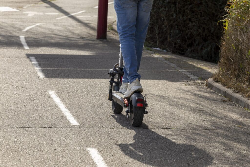 Une trottinette contr&ocirc;l&eacute;e &agrave; 80 km/h : la police saisit la moiti&eacute; des engins inspect&eacute;s &agrave; Bruxelles-Nord