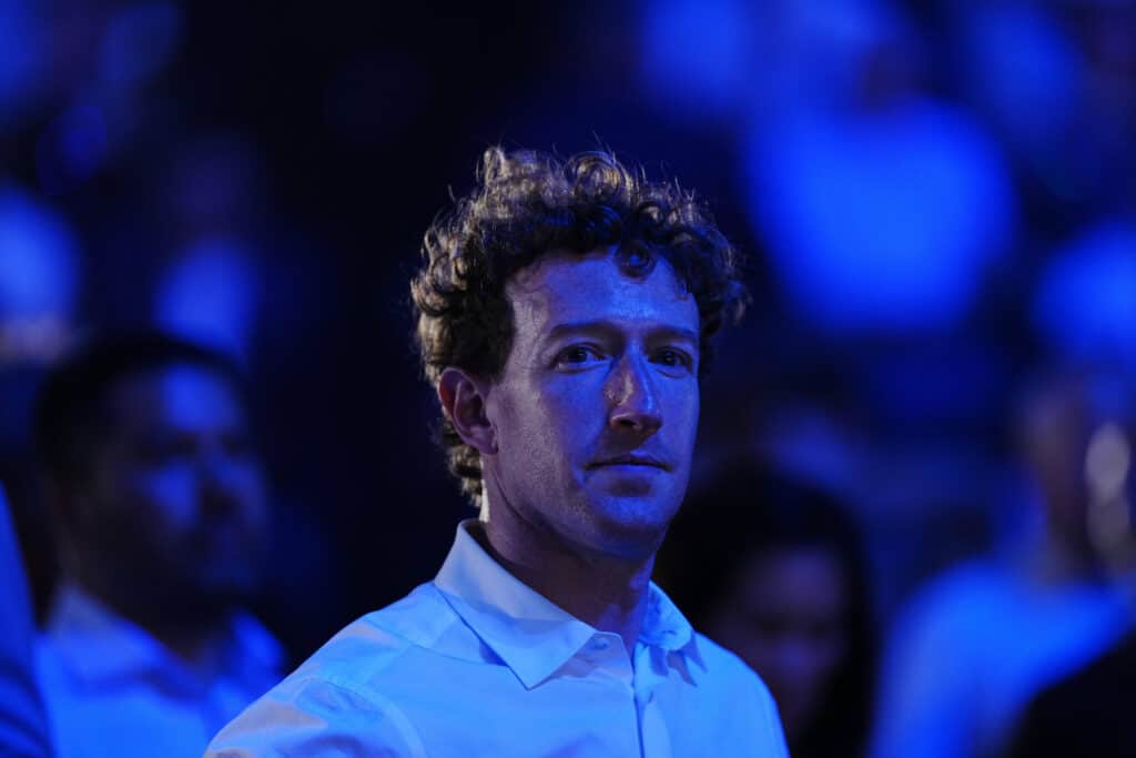 Zuckerberg d&eacute;clare la guerre &agrave; l&rsquo;IA &laquo; ferm&eacute;e &raquo; d&rsquo;OpenAI et Anthropic : Meta change encore de strat&eacute;gie