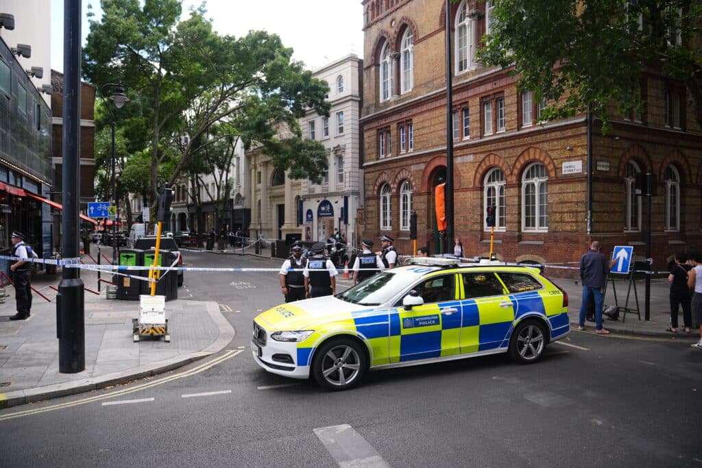Londres : quatre hommes poignard&eacute;s &agrave; Covent Garden, une femme de 47 ans arr&ecirc;t&eacute;e