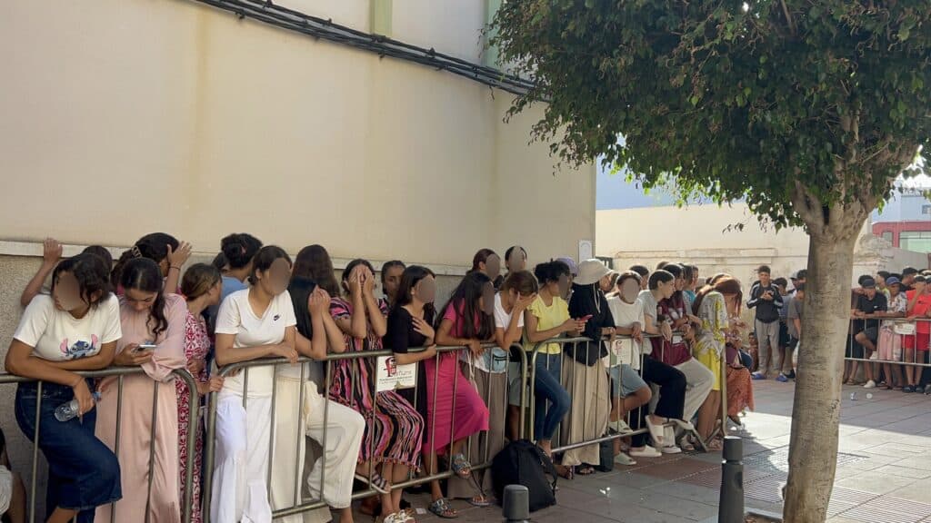 Ceuta : l&rsquo;Espagne transf&egrave;re 500 jeunes migrantes vers le continent malgr&eacute; l&rsquo;appel de Bruxelles aux retours