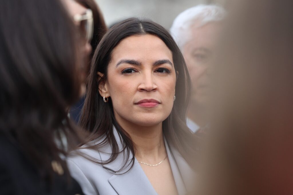 &laquo; Woke 1 was crazy &raquo; : AOC reconna&icirc;t les exc&egrave;s de 2020&hellip; sans vraiment les renier
