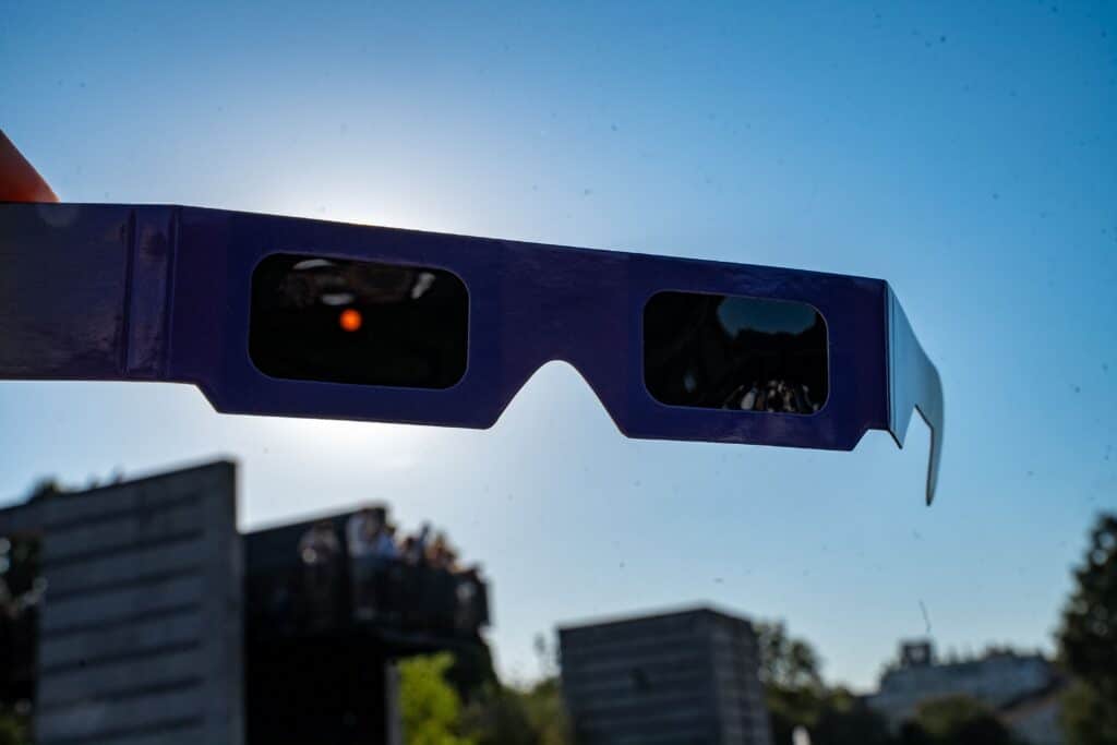 Malgr&eacute; tous les avertissements, les recherches sur les douleurs oculaires explosent apr&egrave;s l&rsquo;&eacute;clipse