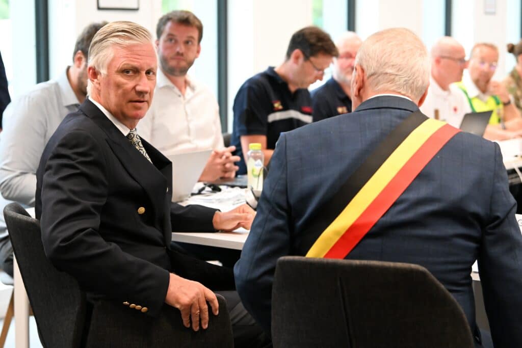 Koning Filip bezoekt Hoge Venen na verwoestende brand: &ldquo;Moeilijk moment voor Belgi&euml;&rdquo;