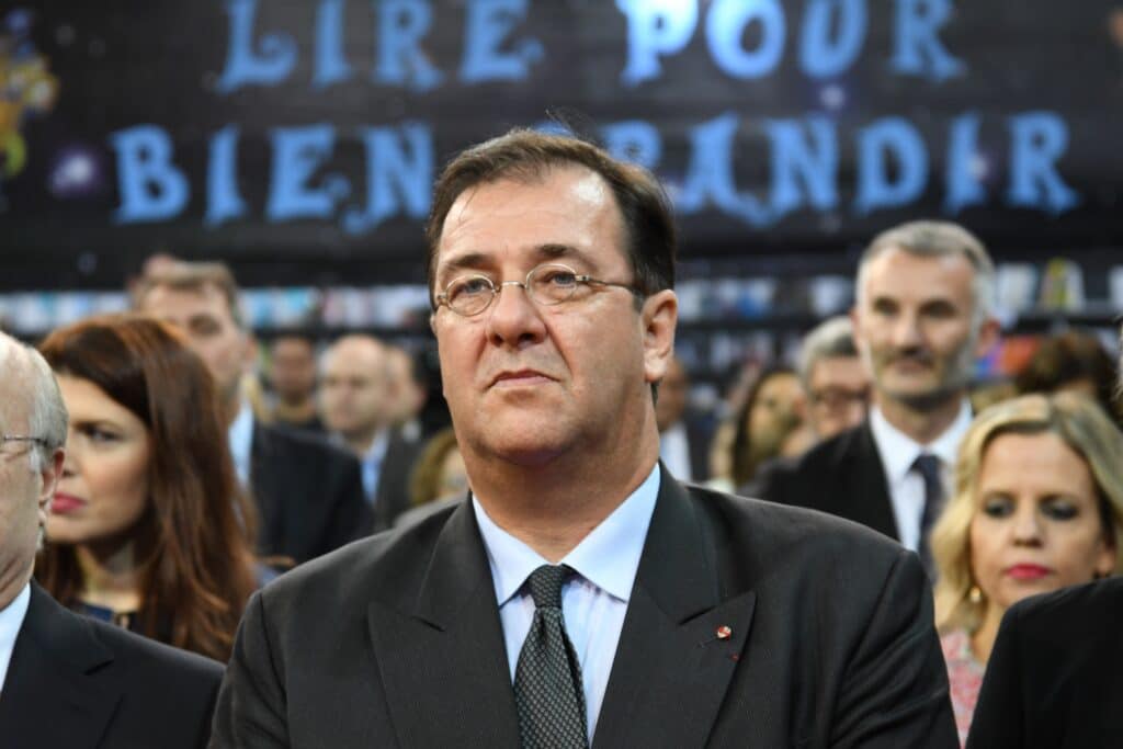 Un ambassadeur de France a fait venir une trentaine de femmes dans son ambassade et reconna&icirc;t des relations sexuelles