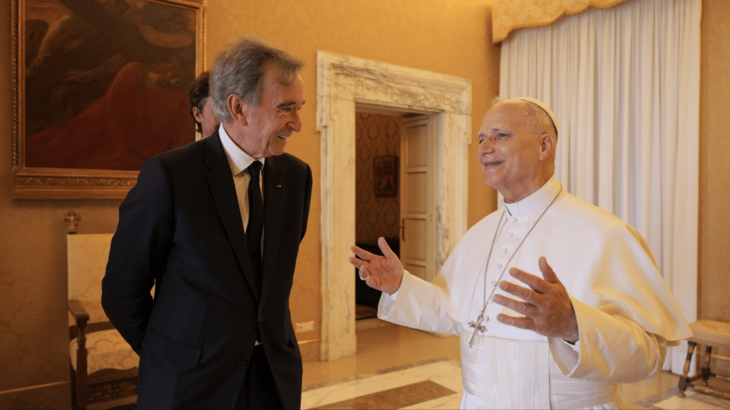 Bernard Arnault re&ccedil;u par le pape L&eacute;on XIV &agrave; Castel Gandolfo
