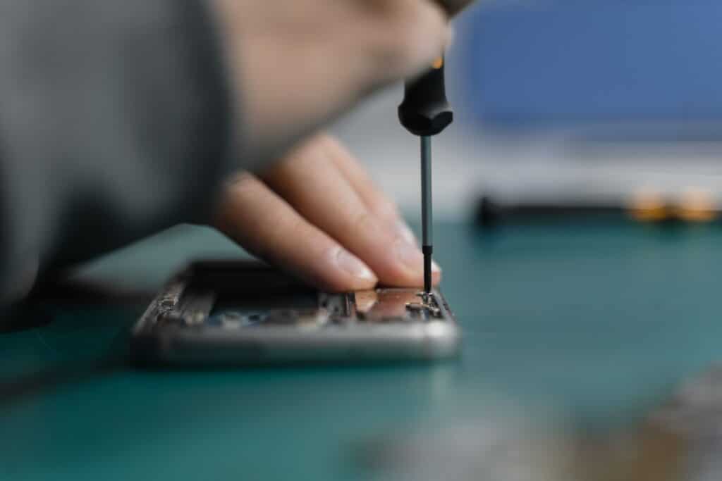 FOD Economie kreeg dit jaar al meer dan 1.000 meldingen over malafide hersteldiensten: wat kan je doen om te vermijden dat je het slachtoffer wordt van fraude?