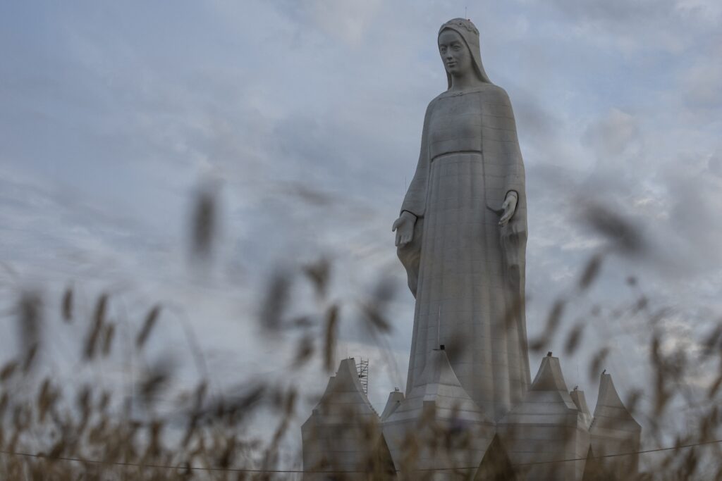 Pologne : la plus grande statue de la Vierge Marie d&rsquo;Europe culmine &agrave; plus de 55 m&egrave;tres