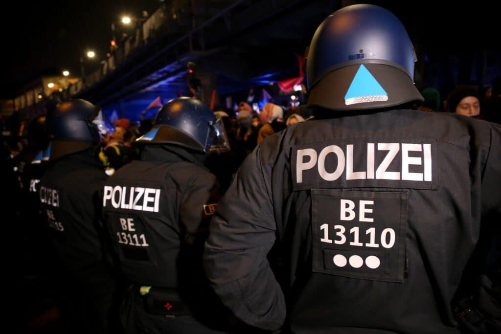 &laquo; Berlin est tomb&eacute;e &raquo;, &laquo; je cherche un autre travail &raquo; : la victoire de Die Linke affole les policiers allemands
