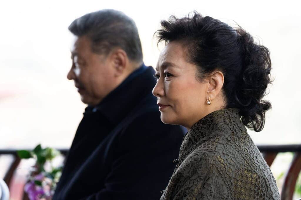 Peng Liyuan, beaucoup plus qu&rsquo;une Premi&egrave;re dame ? Qui est la femme de Xi Jinping ?