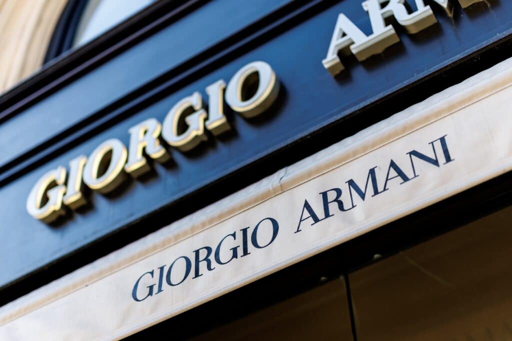 LVMH, L&rsquo;Or&eacute;al et EssilorLuxottica : les trois g&eacute;ants fran&ccedil;ais avec lesquels Armani va n&eacute;gocier son avenir