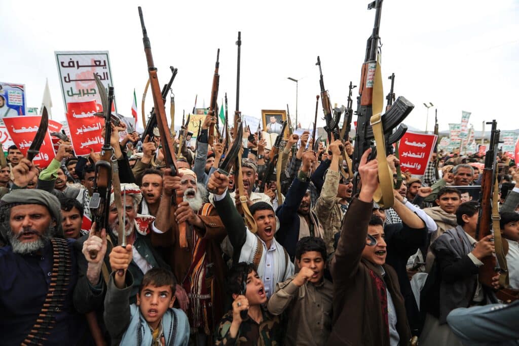 Houthis et Al-Qa&iuml;da unissent leurs forces autour d&rsquo;une route vitale du p&eacute;trole