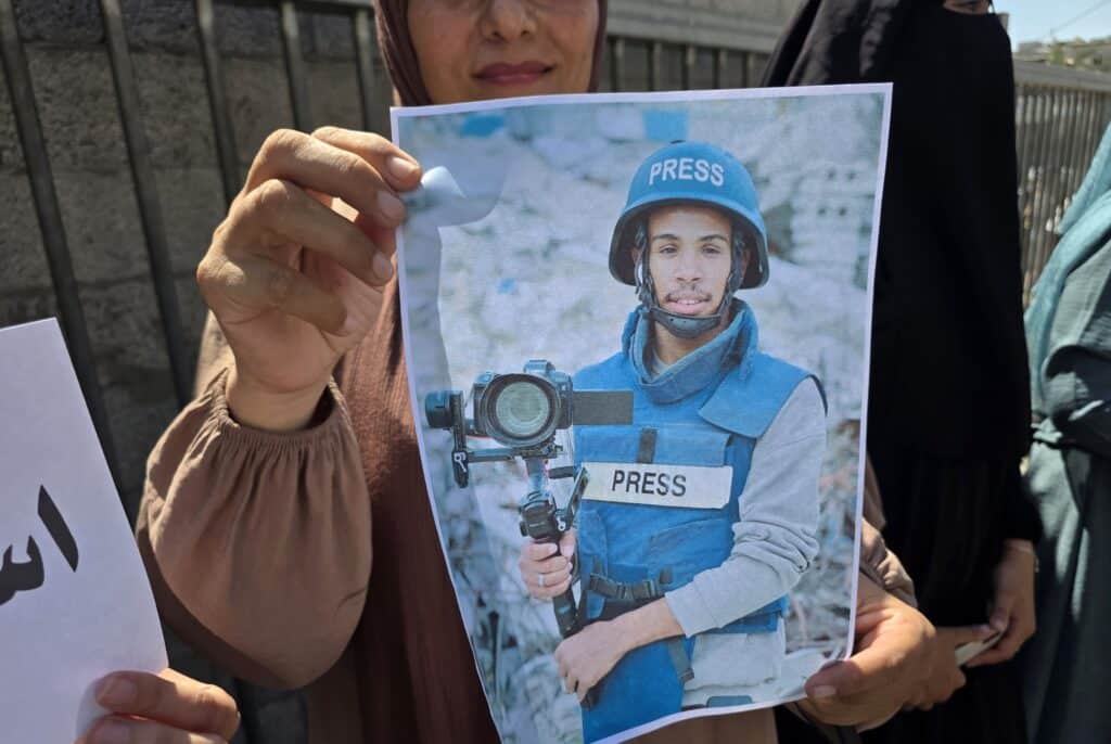 &laquo; Journalistes &raquo;, enseignants, h&ocirc;pitaux : LCI d&eacute;monte les r&eacute;cits du Hamas sur ses morts