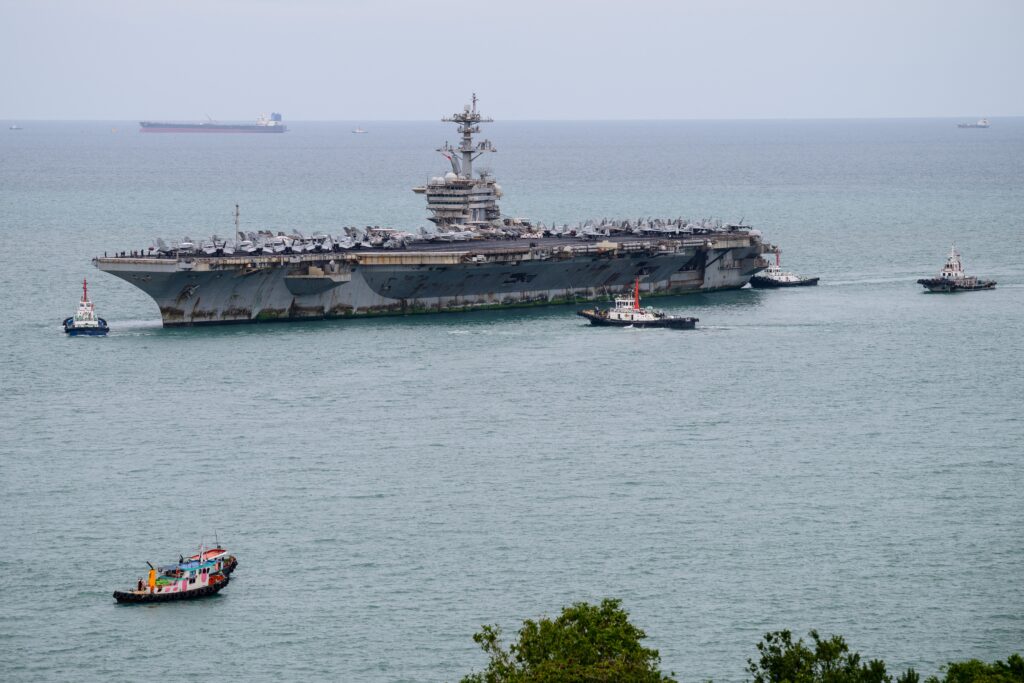 &laquo; Pr&eacute;sents, mais pas tout &agrave; fait &raquo; : l&rsquo;&eacute;puisement des marins am&eacute;ricains apr&egrave;s neuf mois en mer