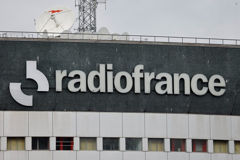 Le patron de Radio France oblig&eacute; de recadrer ses propres journalistes dans la pol&eacute;mique Charles Sapin. Il publie un long message.