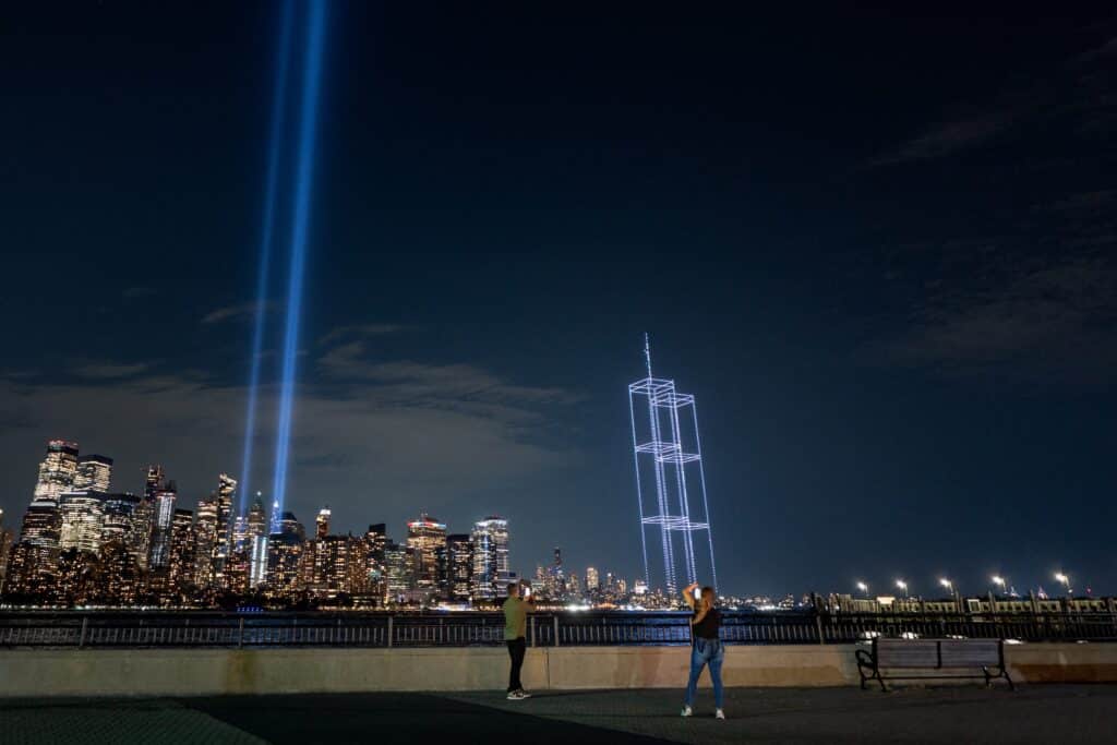 11-Septembre : New York recr&eacute;e les tours jumelles avec 2 977 drones